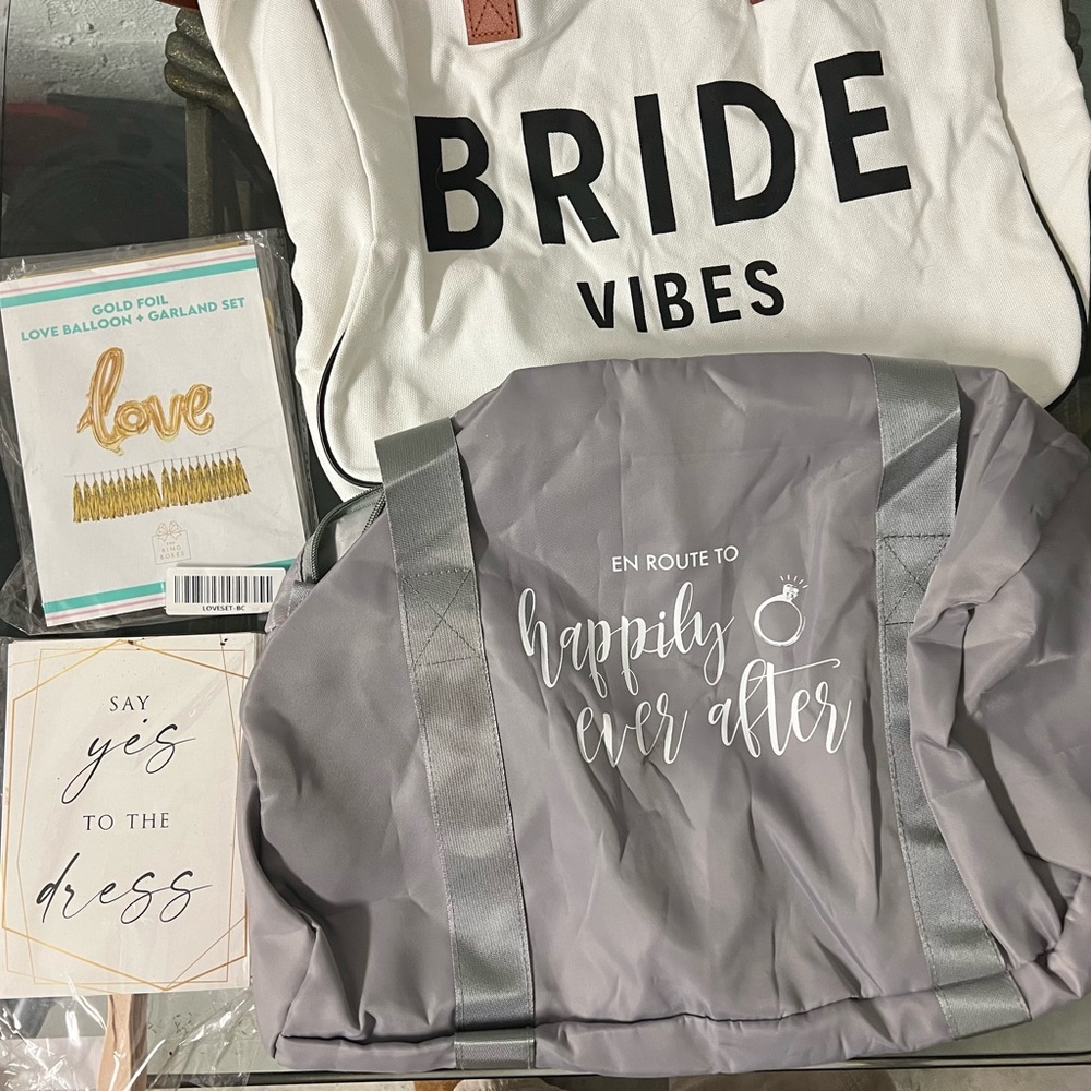 2 totes, love balloon & garland set & a pack of 8 paddles for dress shopping
